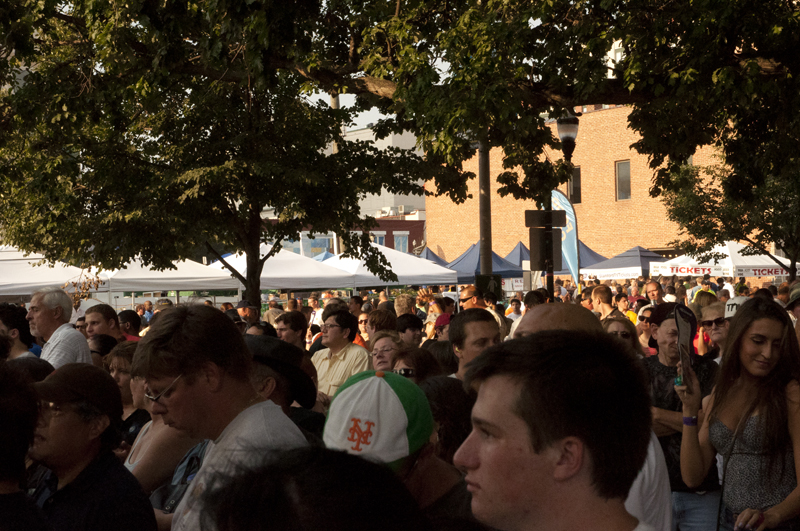 crowd3